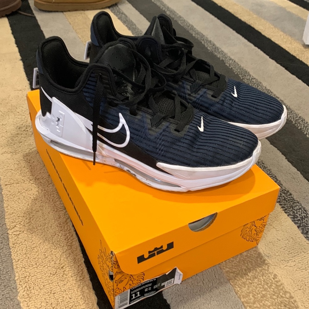 lebron Witnes VI Nike Basketball Shoes